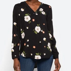 NWT BRINA & EM LEMMY V-NECK TOP- MEDIUM